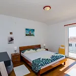 公寓 Seaview In Dalmatia With Garden