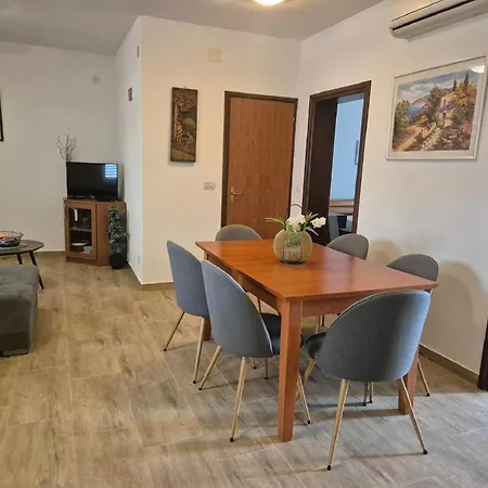 Daire Seaview In Dalmatia With Garden