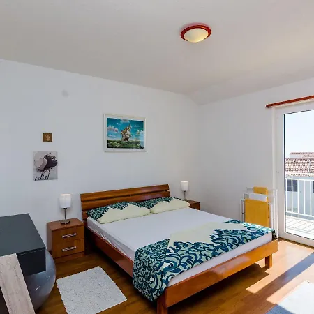 Daire Seaview In Dalmatia With Garden