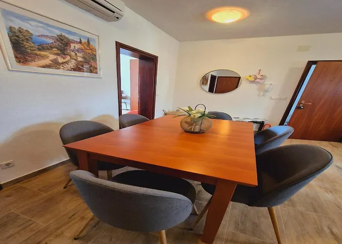 Seaview In Dalmatia With Garden