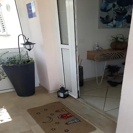 Seaview In Dalmatia With Garden 아파트 *