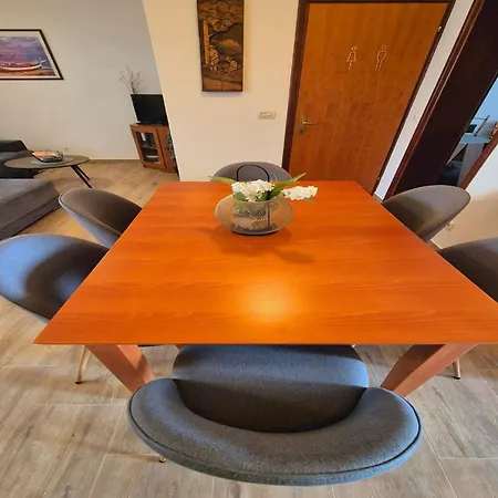 Seaview In Dalmatia With Garden 챠브타트