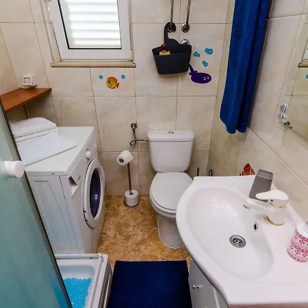 Seaview In Dalmatia With Garden 챠브타트