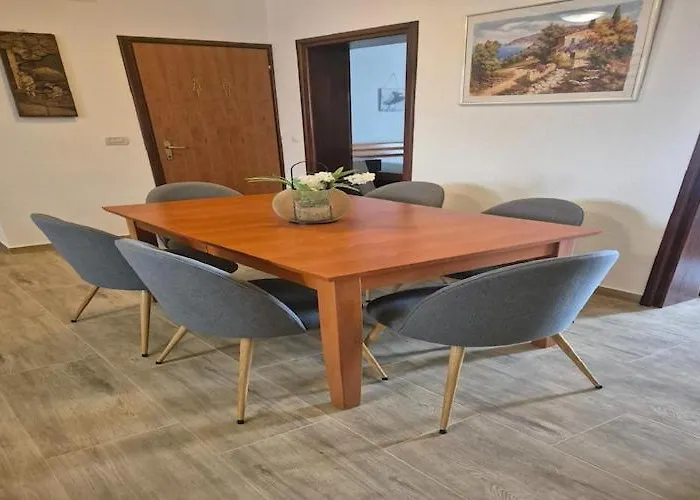 Seaview In Dalmatia With Garden Cavtat